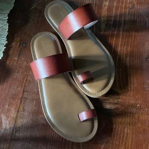 Toe sandals